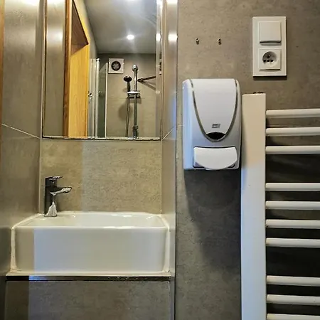 55 - Darmowy Parking Хостел *